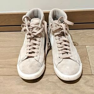 Nike Mid Vintage Blazers